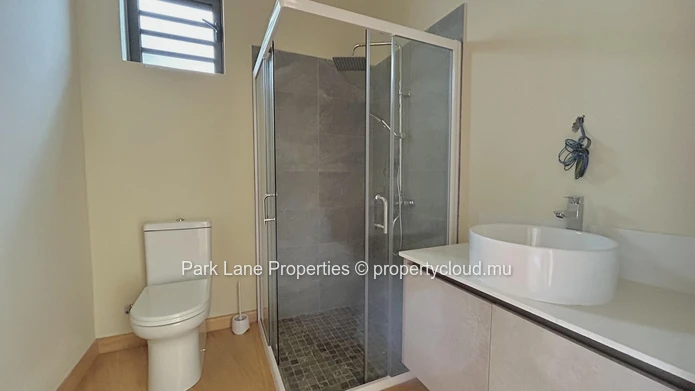 Modern 3-Bedroom Apartment with Rooftop Terrace and Sea Views – West Coast