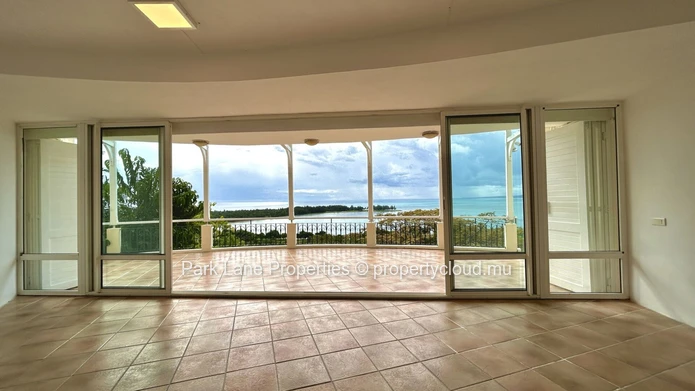  Coastal Colonial Haven with Breathtaking Sea and Mountain Views