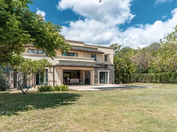 5 Bedroom Villa