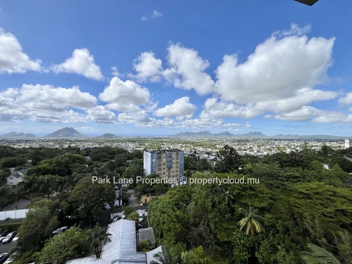 Elegance at the Pinnacle: Experience Absolute Luxury in Floreal!