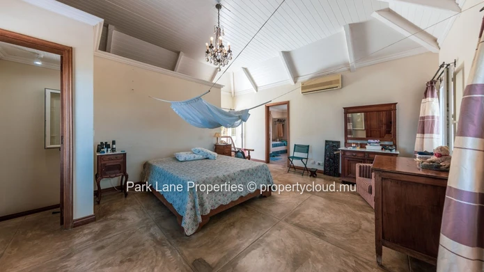 Villa with Stunning Views in the Heights of Rivière Noire