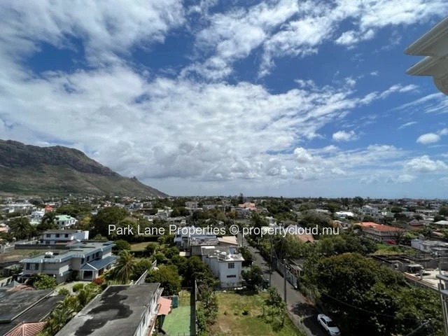 Modern penthouse in Vieux Quatre Bornes - large terrace and parking