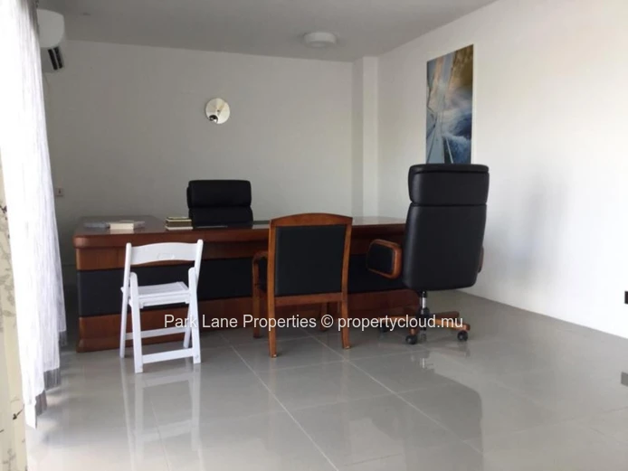 Office with exceptional visibility in Beau Bassin
