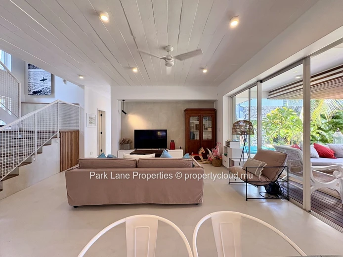 Tamarin at its Best - Family Home and Cottage on the Water's Edge