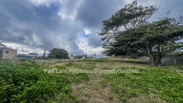 Rare and exclusive absolute beachfront land with direct ocean access - 1.90 arpents - Le Bouchon