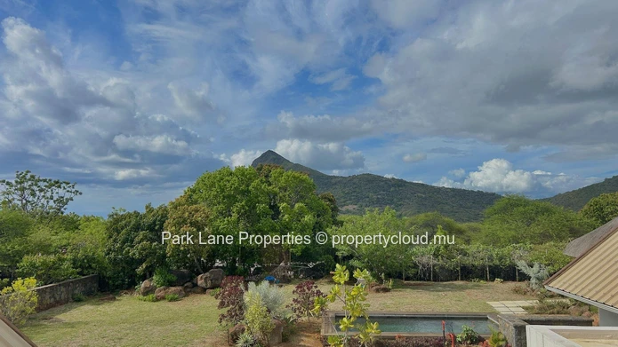 Elegant 4-Bedroom Modern Villa with Pool, BBQ Area, and Breathtaking Mountain Views 