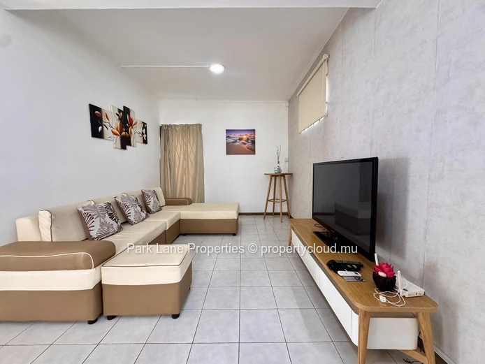 Family home with pool in quiet area