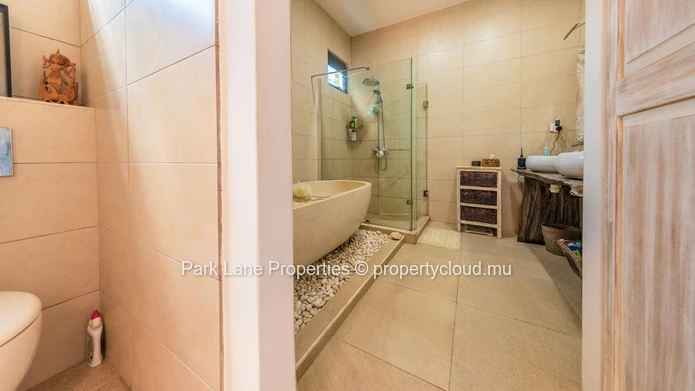 Elegant Bali-Style 3-Bedroom Villa with Pool and Kiosk