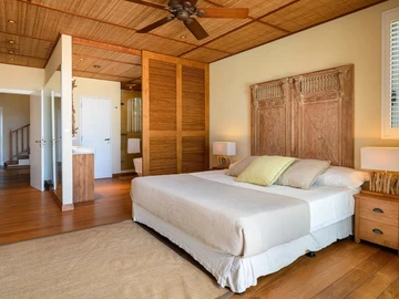 5 Bedroom Villa