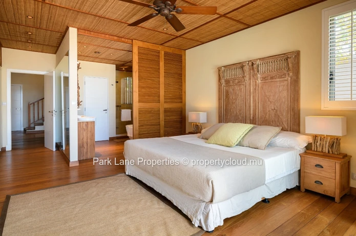 Luxury 5 bedroom marina villa with access and sea views in Mauritius  