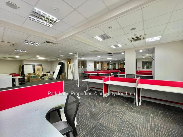 Bureau Meublé Premium à Louer au Cœur d’Ebène Cybercity
