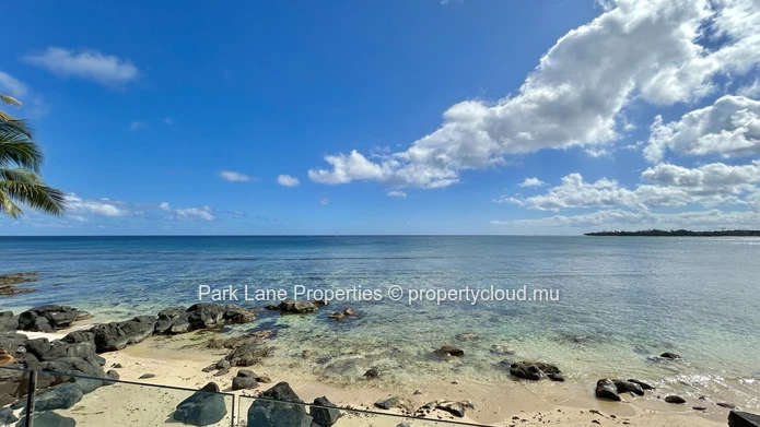Stylish Beachfront Villa in Tamarin – Perched above the Sea