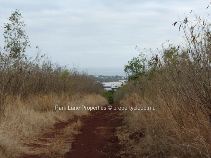 Large plot of land with great developing potential!