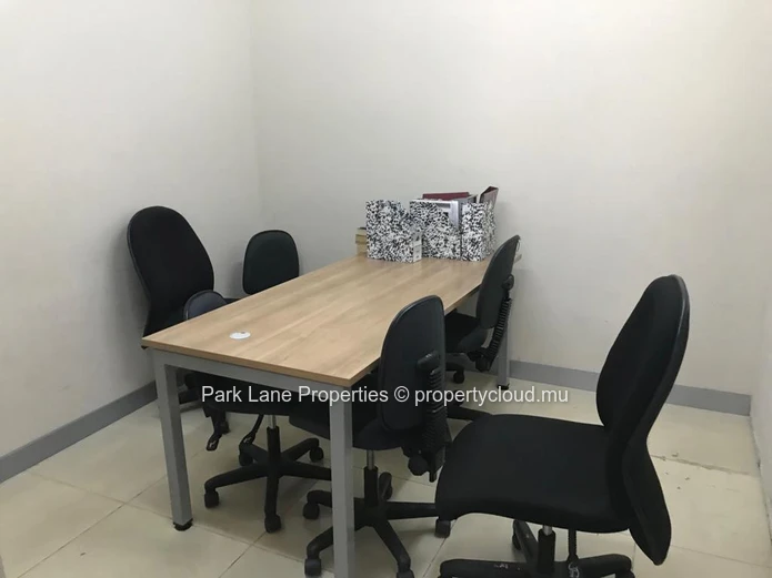 Grand espace de bureau sur la 5eme etage dans le centre de Port Louis.
