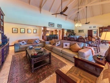 6 Bedroom Villa