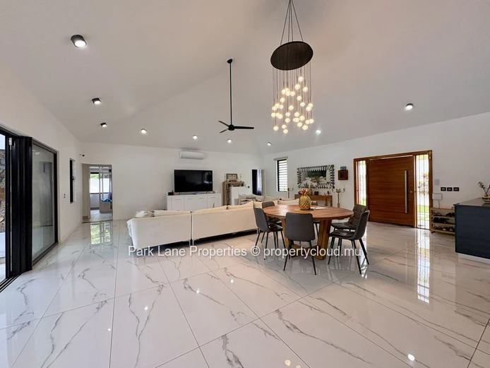 Villa moderne de luxe à Tamarin avec piscine privée et vue montagne
