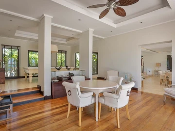 6 Bedroom Villa