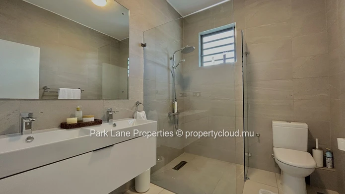 Appartement moderne de 3 chambres avec toit-terrasse et vue imprenable sur la mer à Tamarin, Ile Maurice