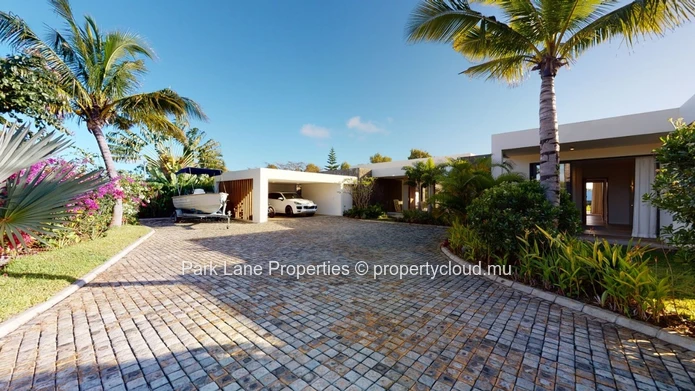 Villa Exquise à Vendre : Votre Havre de Paix dans un Village Charmant