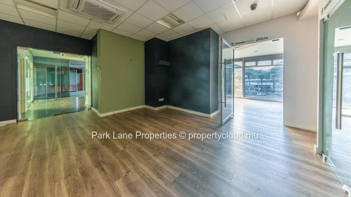 Commercial space ideally situated in the heart of Black River