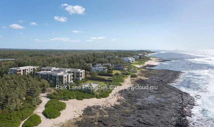 HERMITAGE BEACH APARTMENTS: Expansive Garden and Sea Views