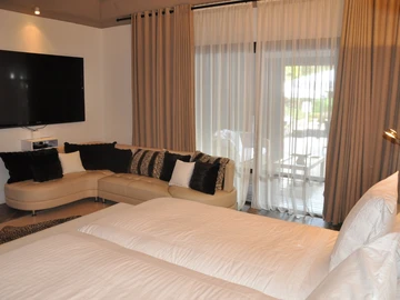 5 Bedroom Villa