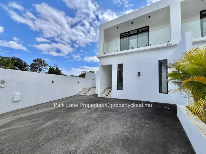 Duplex Moderne à Vendre à Floréal – 4 Chambres