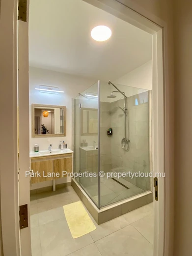 Mountain View 80m² Apartment Near All Amenities in Cap Tamarin