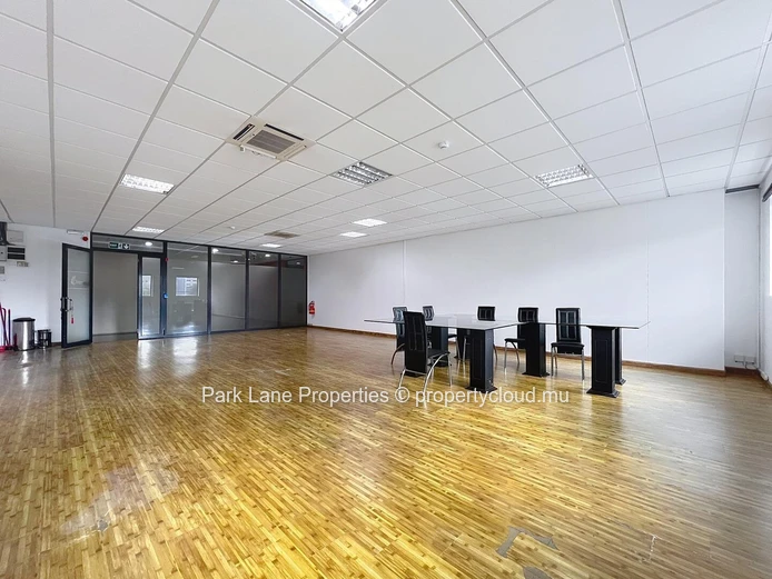 Modern office in Ebene: Comfort, qccessibility, and efficiency combined