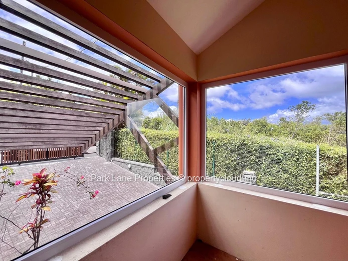Elegant furnished home renovated recently with pool & garden in prime Floréal Location