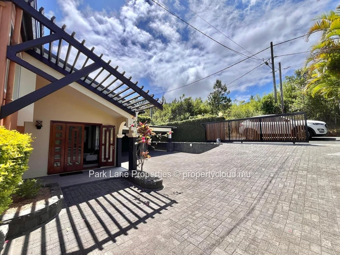 Contemporary Home for Sale in Floréal – Exceptional Location