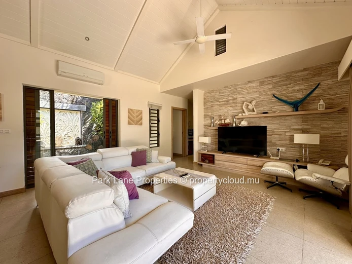 Private oasis in Grand Bay– 3-bedroom villa with pool & kiosk