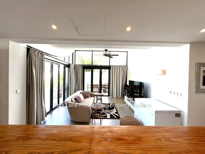 Appartement de Luxe en Bord de Mer avec Vues Imprenables et Piscine Commune à Haute Rive, 800 000 $