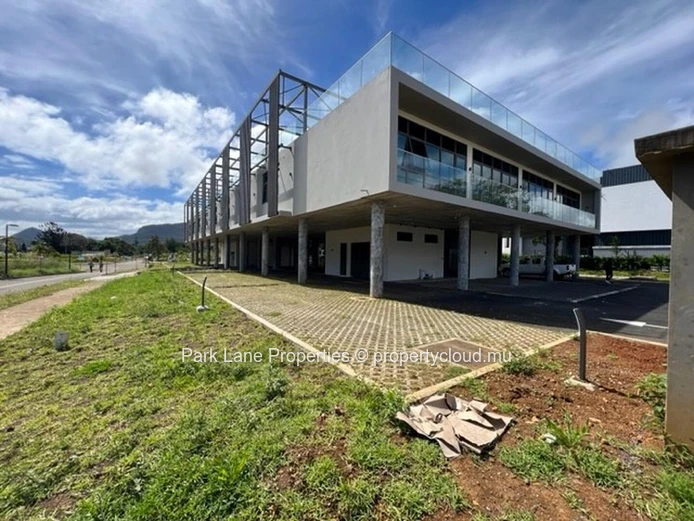 Espace de bureau moderne dans un complexe commercial récemment construit à Moka