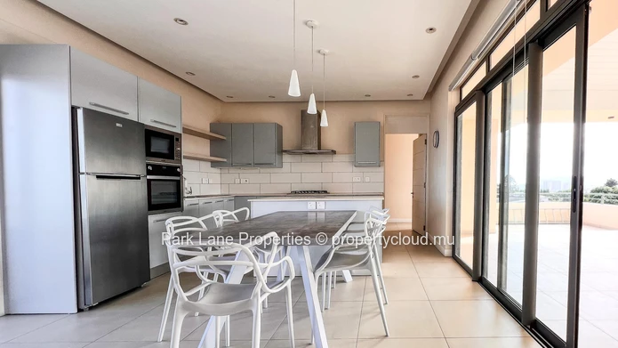 Penthouse Contemporain à Vacoas – Confort, Espace et élégance