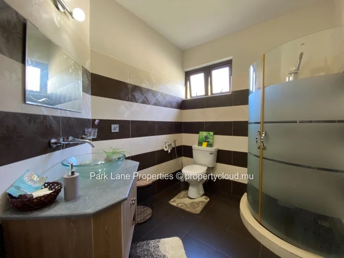 Comfortable family  home with pool and double garage 