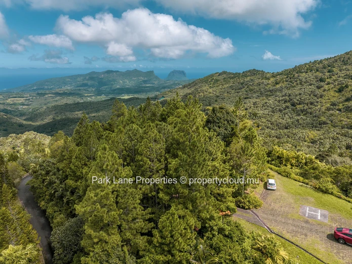 Magnificent and maintained plot with outstanding views