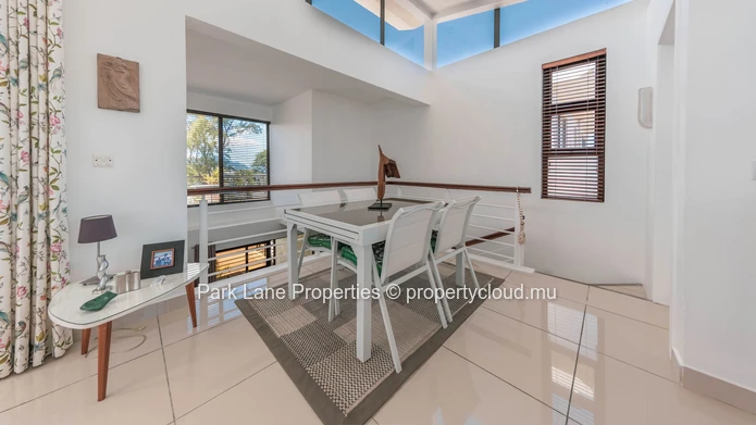 Beach access penthouse with beautiful mountain views
