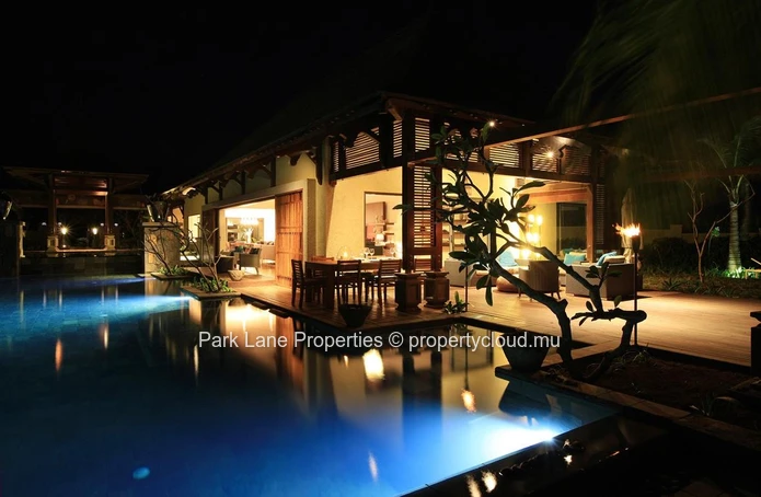 Luxury 6 bedroom villa in a private estate with beach front 5* hotel