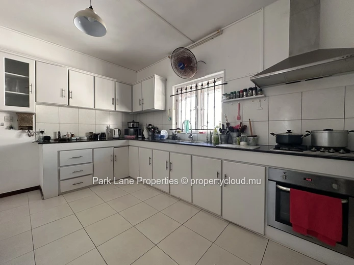 For Sale: Elegant family home with swimming pool on a large plot in Pereybere