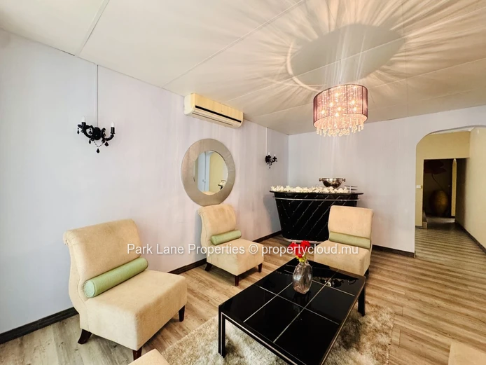 Cosy family home with jacuzzi and spacious terrace