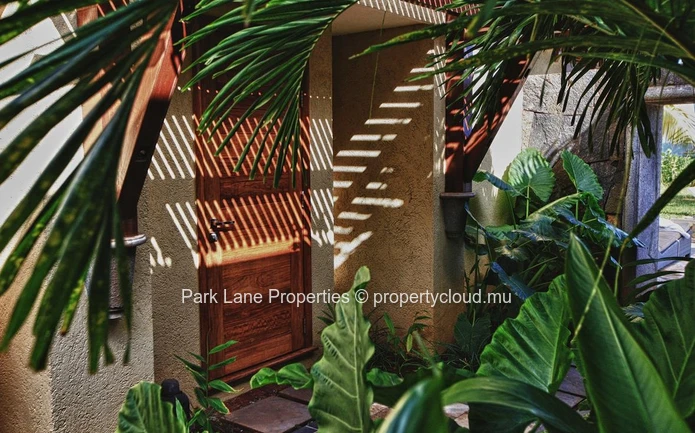 Luxury 6 bedroom villa in a private estate with beach front 5* hotel