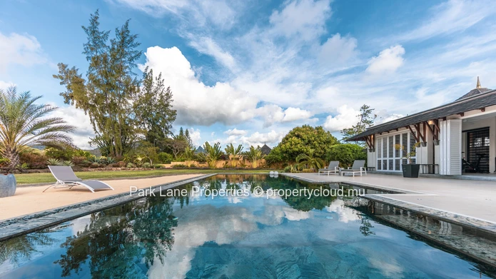 Single-storey luxury villa within the Tamarina Golf Estate, Tamarin