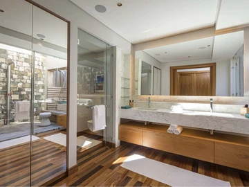 5 Bedroom Villa