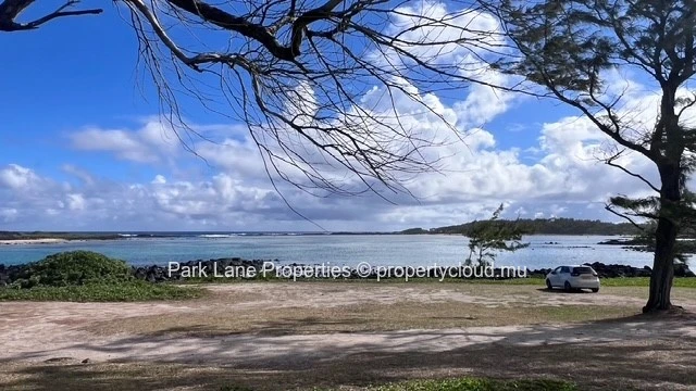 Rare and exclusive absolute beachfront land with direct ocean access - 1.90 arpents - Le Bouchon