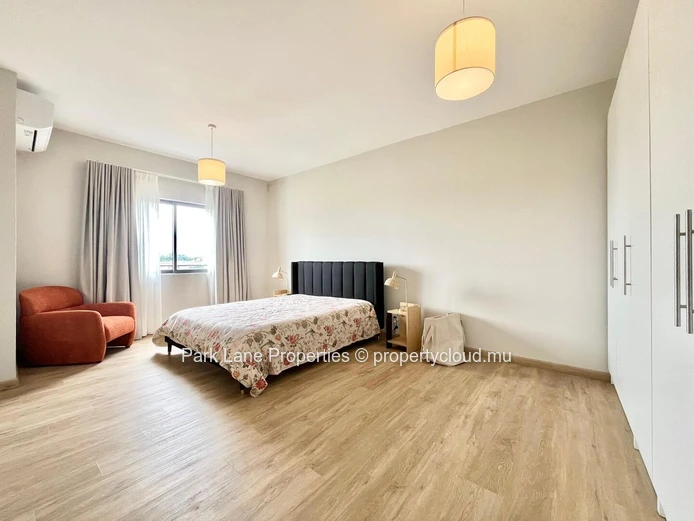 Modern 4-bedroom penthouse overlooking Sodnac Wellness Park