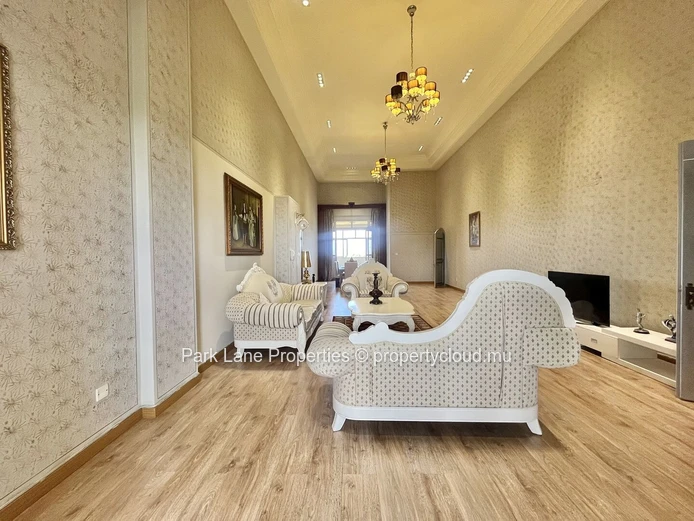 Luxury 4-bedroom penthouse with panoramic terrace in Curepipe