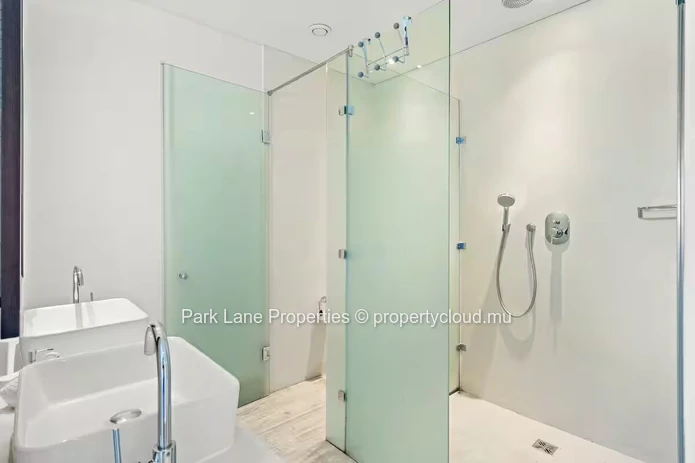 Luxury IRS duplex in Marina!