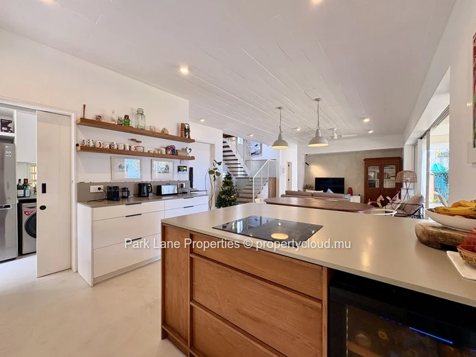Tamarin at its Best - Family Home and Cottage on the Water's Edge