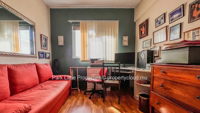 Bright and comfortable apartment in a prime location in Floreal